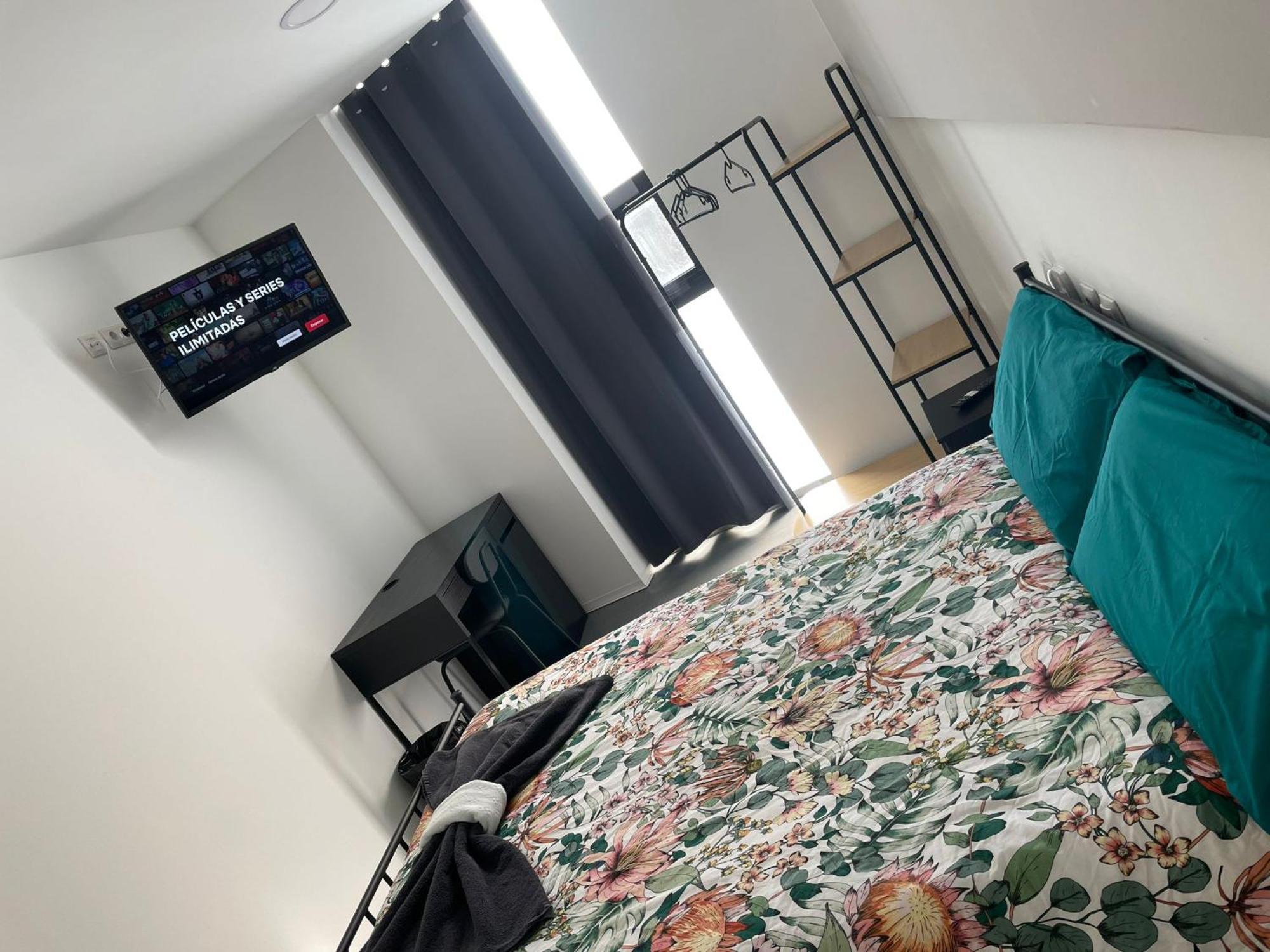 Hostal Nana B&B Арройо-де-ла-Энкомьенда Экстерьер фото